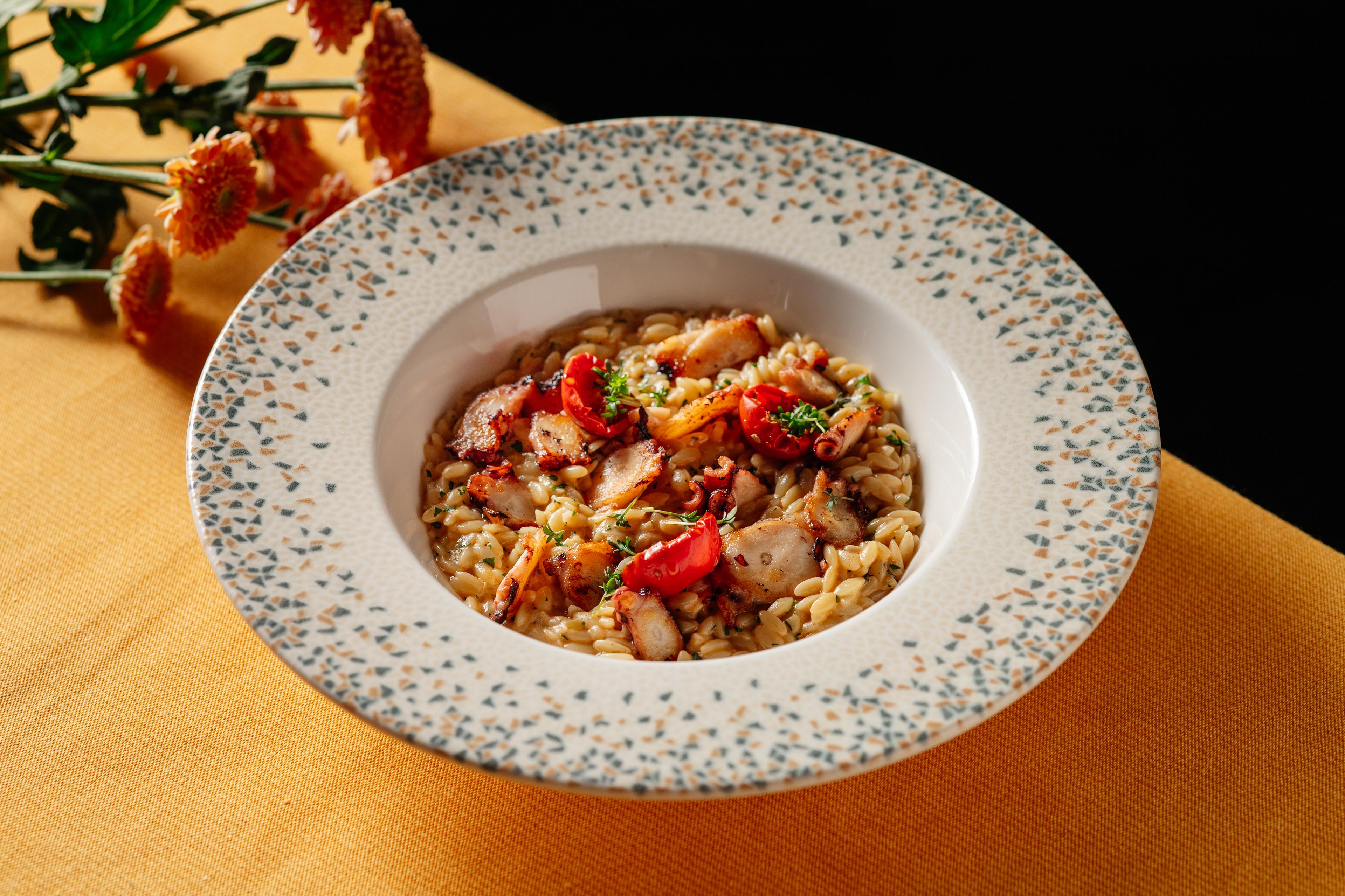 Орзо с осьминогом и маслом из анчоусов