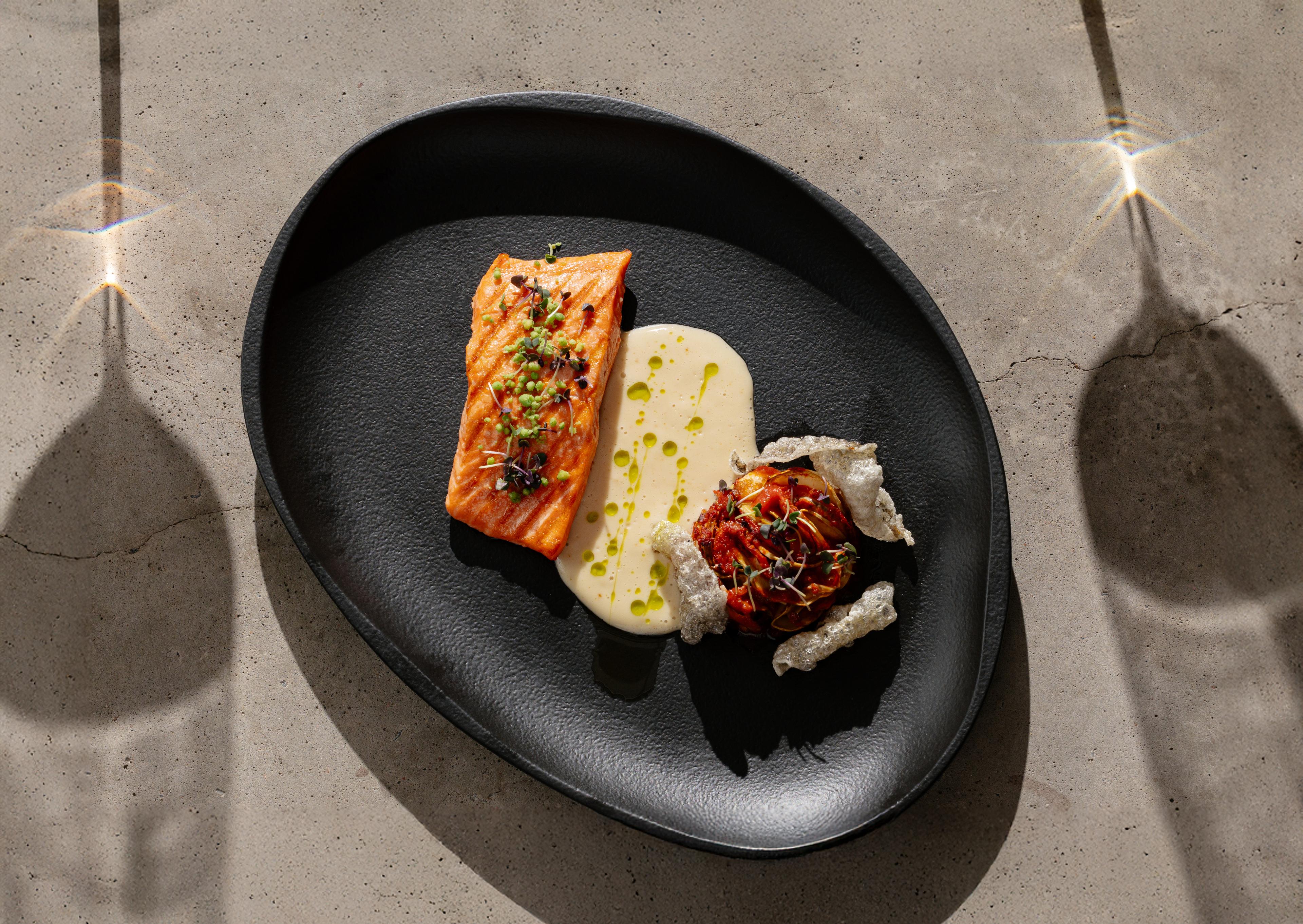 Форель с рататуем и яблочным бербланом